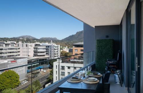 Claremont Apartment | Newlands Peak Luxury Suite