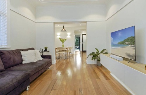 Croydon House | Newley renovated 3 Bedroom Abode w/ outdoor fire pit, bar and