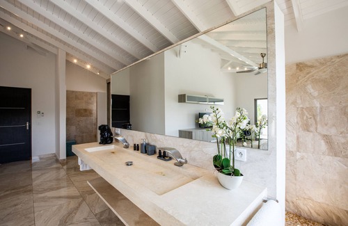 Les Terres Basses Villa | Newly 5 bedroom luxury villa with an amazing view with GYM and Tennis Court