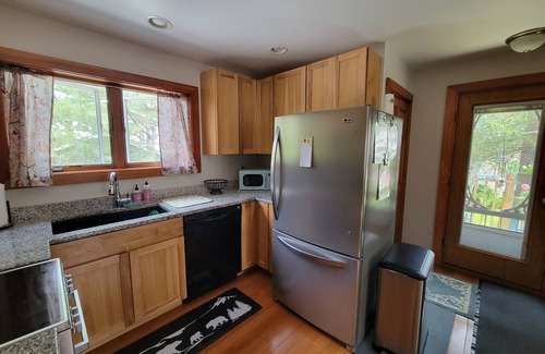 Lake Placid Apartment | NEWLY AVAILABLE cozy one bedroom apartment in Lake Placid-walk to Main Street!