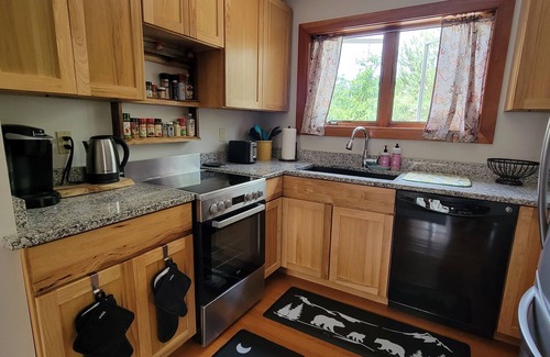Lake Placid Apartment | NEWLY AVAILABLE cozy one bedroom apartment in Lake Placid-walk to Main Street!