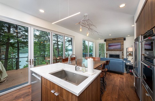 Whitefish House | Newly Built 2022 Modern Whitefish Lake Residence with Exclusive Hot Tub and