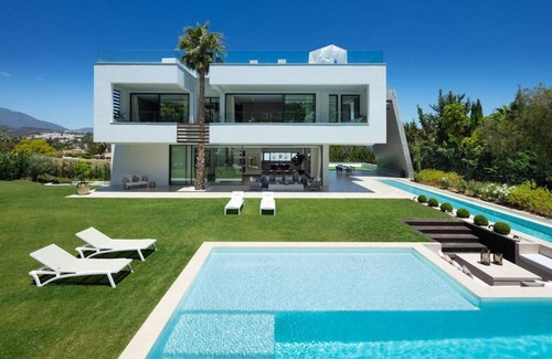 Nueva Andalucia Apartment | Newly Built 6 BDRM Luxury Villa in Nueva Andalucía