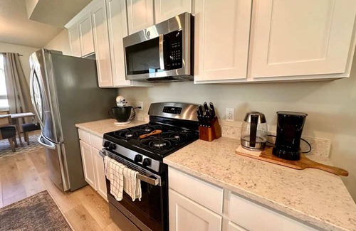 American Fork House | Newly Built Chic Utah Valley Gem l Theo by Stay