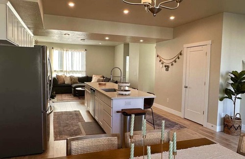 American Fork House | Newly Built Chic Utah Valley Gem l Theo by Stay