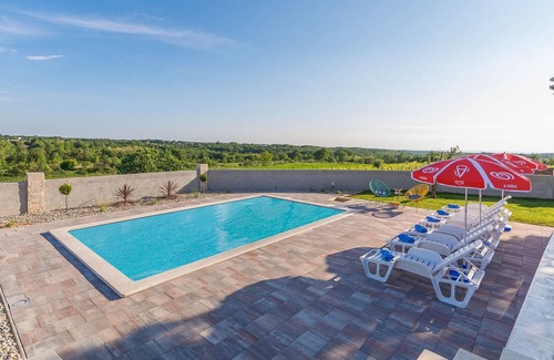 Tinjan Cottage | Newly built holiday house with pool and garden ,on a quiet location near Tinjan