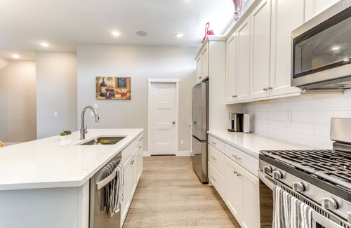 Northfield House | Newly Built Home: 10 Mi to Dtwn Denver!