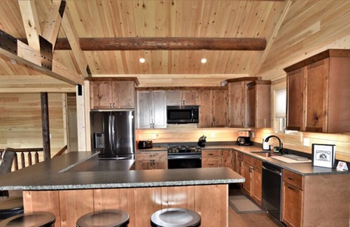 Pittsburg Cabin | Newly Built Log Home, Game Room, Fire Place, Trail access, Back Lake