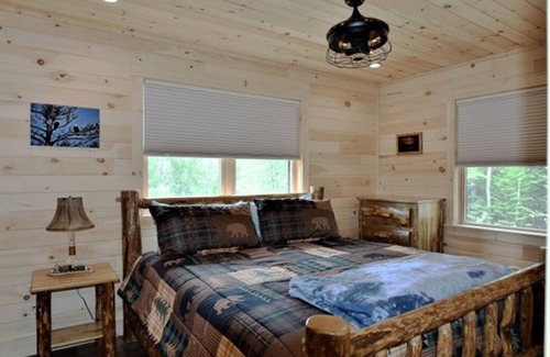 Pittsburg Cabin | Newly Built Log Home, Game Room, Fire Place, Trail access, Back Lake