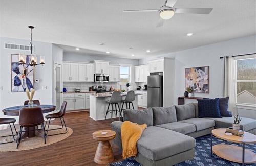 Raytown House | Newly Built Lux Home Sleeps 8!