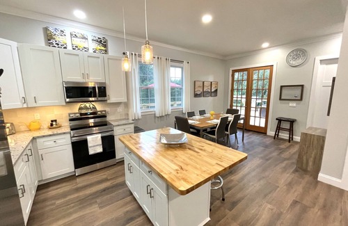 Brevard Ski Chalet | Newly built Luxury 3 bedroom Mountain Chalet in town - Hot tub and pet friendly!
