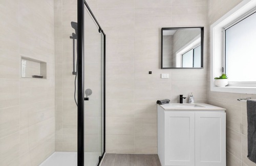 Brooklyn Bed & Breakfast | Newly Built- Master Ensuite: Close to CBD/Highpoint/Melbourne Airport (M)
