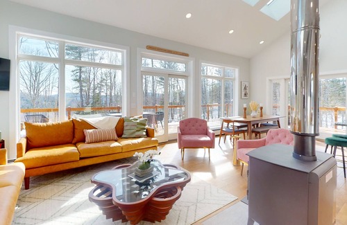 Bethel House | Newly built mountain-view home with private hot tub & wraparound deck
