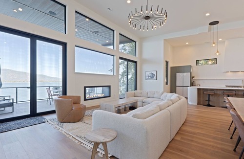 Sandpoint House | Newly built, spacious 6 bedroom 5 bathroom lake house in charming Sagle.