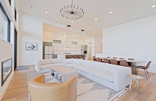 Sandpoint House | Newly built, spacious 6 bedroom 5 bathroom lake house in charming Sagle.