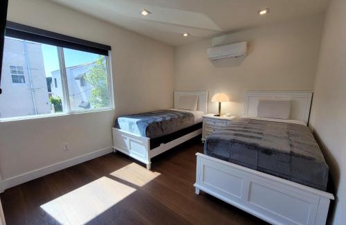 Pico - Robertson Apartment | Newly built three bedroom close to Rodeo Drive Hollywood Downtown and Beaches Close to attractions