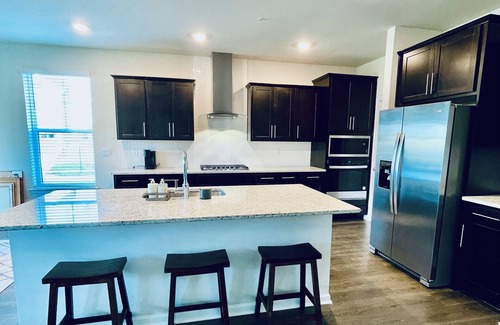 Frederick House | Newly constructed 6 bedroom home