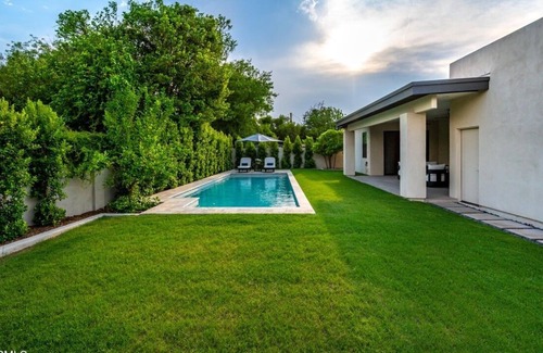 Camelback East Villa | Newly Constructed Modern Villa in North Central Phoenix