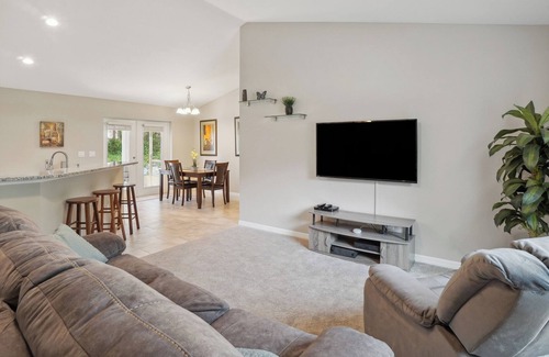 Candler House | Newly Constructed Ocala Home with Screened Porch!