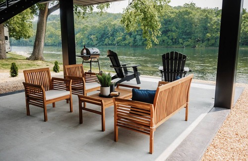 Flippin Apartment | Newly constructed river front loft located only feet away from the banks of the White River