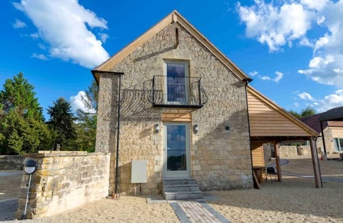Haresfield House | Newly Converted Stables at Stunning Cotswold Farm