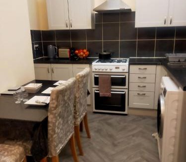 Bradford House | Newly Decorated Spacious room, Women only