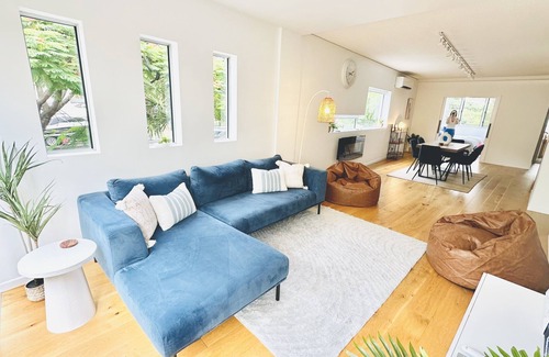 Bulimba Apartment | NEWLY FURNISHED APARTMENT/3BEDROOM with 4BEDS, LARGE POOL, BACK DECK & GARDEN.