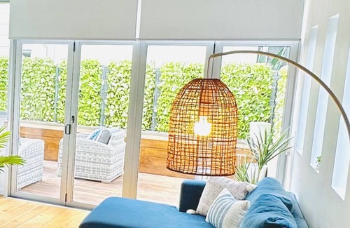 Bulimba Apartment | NEWLY FURNISHED APARTMENT/3BEDROOM with 4BEDS, LARGE POOL, BACK DECK & GARDEN.