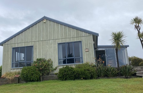 Matarangi House | Newly furnished beach house - 2 min to the beach