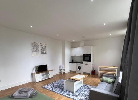 Borehamwood Apartment | Newly Furnished Bright Studio