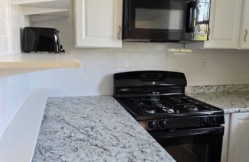 Roselawn Finance House | Newly furnished charming oasis 2-bedroom house in fabulous Norwood with WiFi, AC