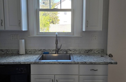 Roselawn Finance House | Newly furnished charming oasis 2-bedroom house in fabulous Norwood with WiFi, AC
