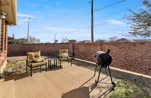 Southeast Arlington House | Newly Furnished Family Home With Gameroom
