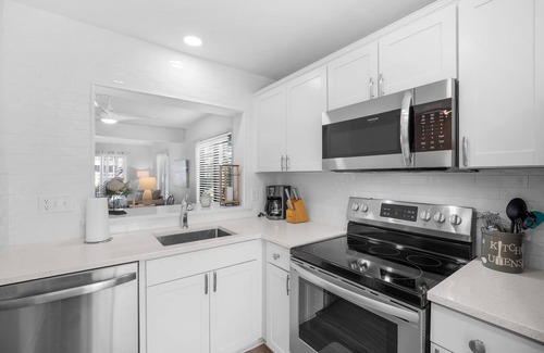 Beachwalk Condo | Newly Listed - One bedroom condo on Harbor Island