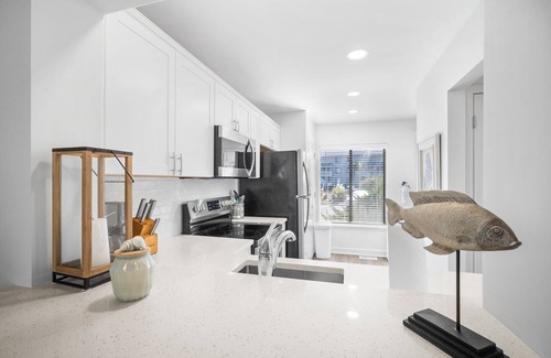 Beachwalk Condo | Newly Listed - One bedroom condo on Harbor Island