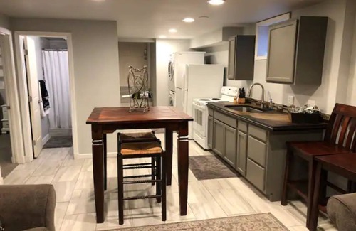 Twin Falls House | Newly listed, executive apartment, hot tub, great for adventure!