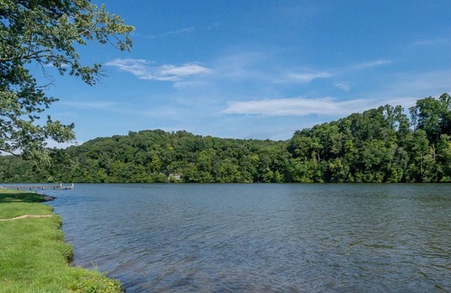 Harriman House | Newly Listed! Pet Friendly-Waterfront-Great Fishing on Clinch River! Enjoy the Firepit, View & More