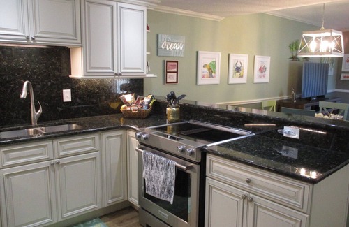 Flagler Beach Condo | Newly Listed | Walk to Beach | Pool | 2 bd, 2 ba, Free Parking | Free WIFI