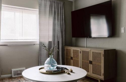 Westlake Apartment | NEWLY Listed! Westlake Stylish