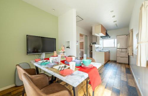 Konohana Apartment | Newly opened 6LDK USJ Hotel Family friendly Free parking 10 minutes to USJ 道頓堀 関西空港 大阪城 海遊館