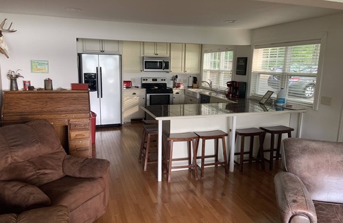 Markesan House | Newly Rebuilt 3 Bedroom Cottage Of Little Green Lake - with Air Conditioning