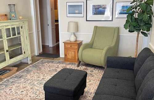 St. Anthony Apartment | Newly redecorated, vintage 2-bedroom apartment with WiFi in Saint Anthony