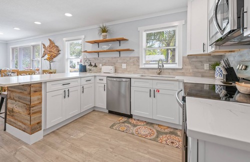 River District House | Newly refreshed and near Bradenton Riverwalk!