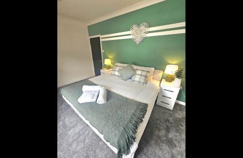 Bridgwater House | Newly refurbed - sleeps 6 - long stay