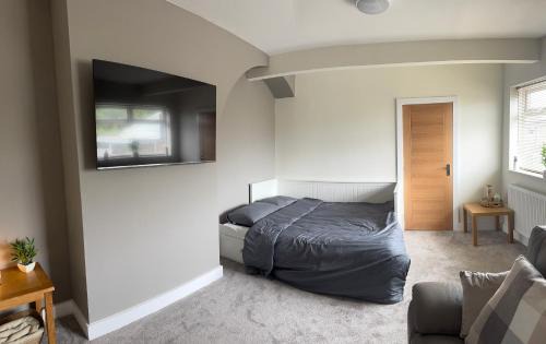 Newton-le-Willows Apartment | Newly Refurbished, Cosy Flat Minimum 2 nights