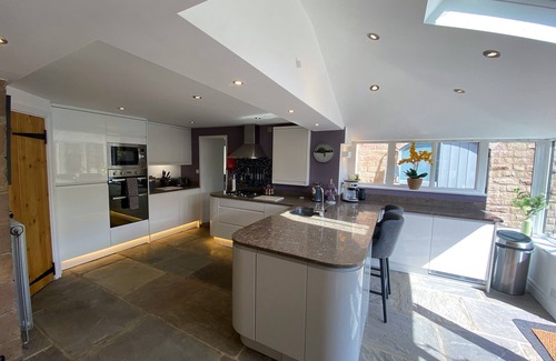 Matlock House | Newly refurbished luxury 5 bed riverside house with hot tub and annexe.
