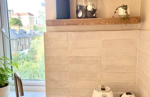 Stockwell Apartment | Newly Refurbished 2 BR Apartment in South London
