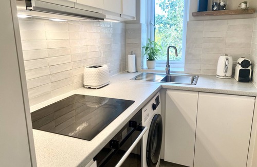Stockwell Apartment | Newly Refurbished 2 BR Apartment in South London