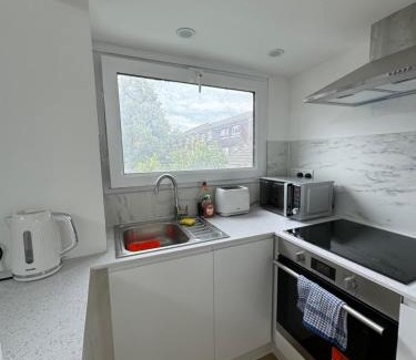 Custom House Apartment | Newly Refurbished 2BD Flat Close to ExCel London