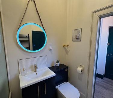 Gloucester Apartment | Newly refurbished, 2BD, 1Bath, Free Parking, Central